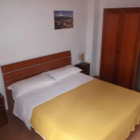 לינה וארוחת בוקר Casa Etna 3*